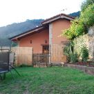 Casa rural con muebles jardín en Asturias